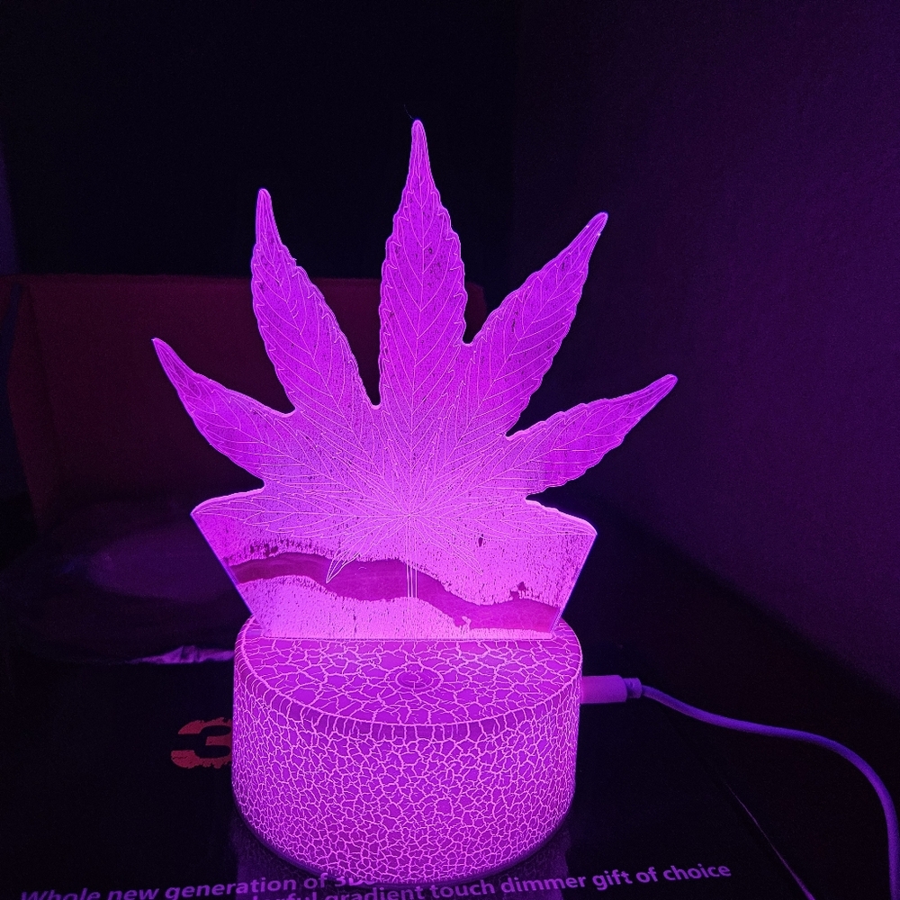 3D Leaf Design Night Light - Picture 2 of 15